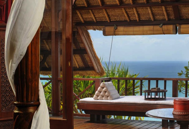The Luxe Nomad's top 10 picks for family-friendly villas this summer! 