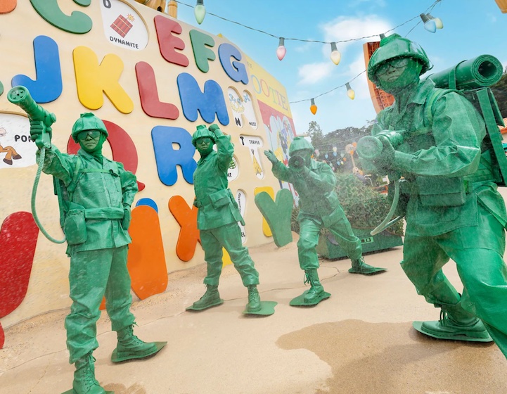 hong kong disneyland seasonal attraction turn up summer toy soldier boot camp