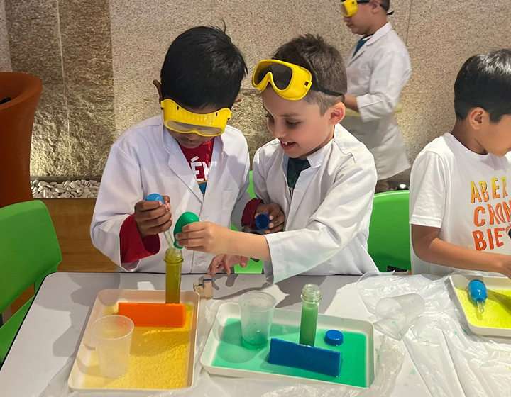 Curiosity Kids HK party entertainer hong kong stem activity slime making science experiment